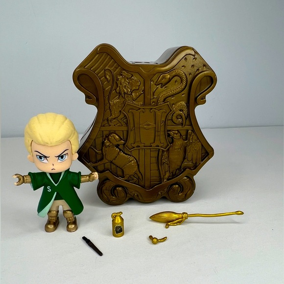 Harry Potter Draco Malfoy Quidditch Magical Capsules Series 3 Gold YuMe Toy 2021 - Picture 1 of 11